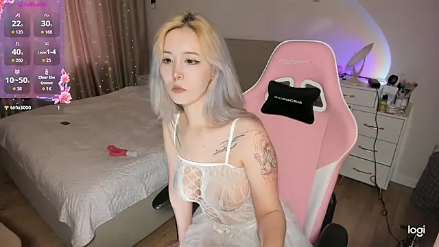 kitsuneari online show from April 20, 1:36 pm