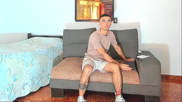 Snapshot of Teo_Rave chatting on May 4, 5:31 pm Teo Rave online show from May 4, 5:31 pm