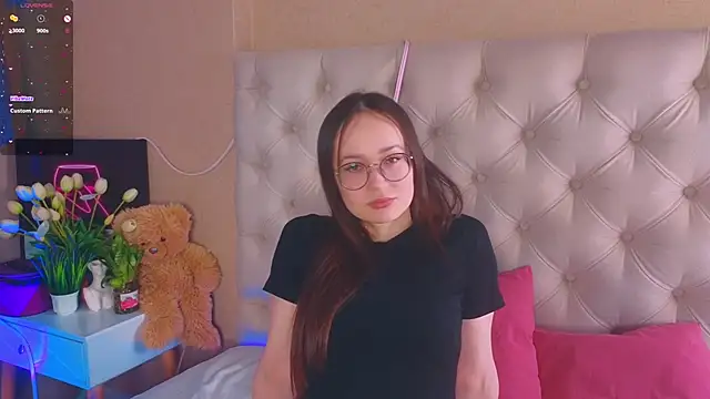 KaraParsons online show from April 21, 7:14 am