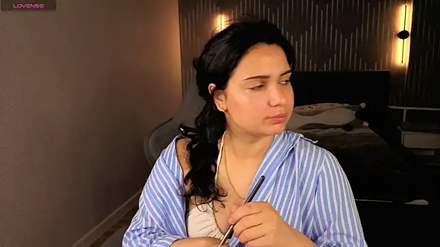 Snapshot of Vivien_Ross chatting on June 24, 1:04 am Vivien Ross online show from June 24, 1:04 am