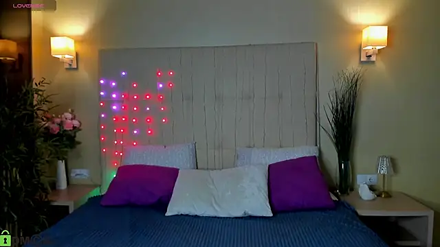 Sandra Ross online show from July 24, 1:09 pm