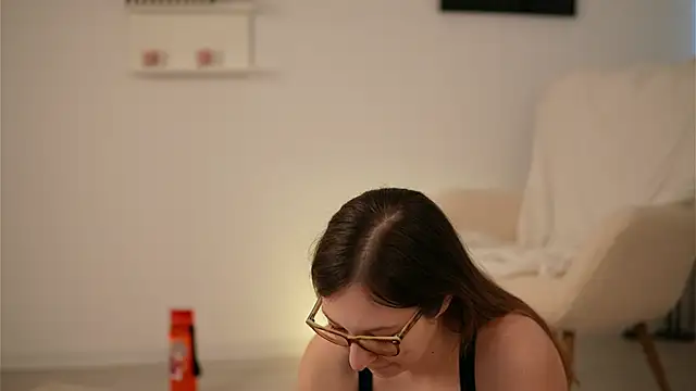 KateQuinn online show from April 28, 3:33 am