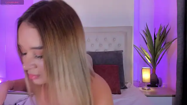 Snapshot of Sofia_pamela_ chatting on July 23, 7:01 pm Sofia pamela online show from July 23, 7:01 pm