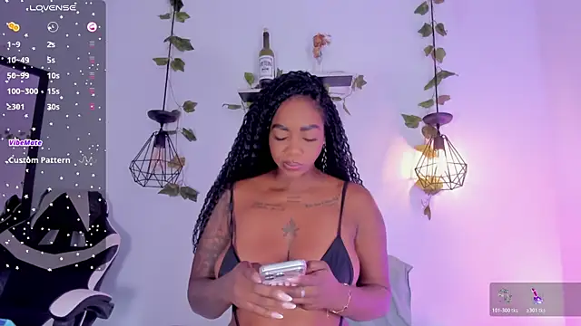 venusmillan22 online show from May 6, 2:00 pm