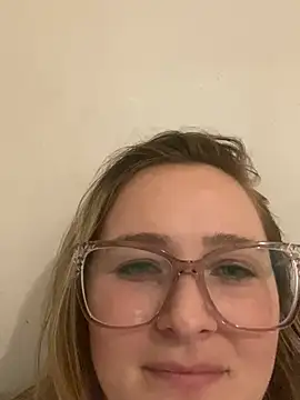 mamiiiiiiiiiiiiii online show from April 21, 1:42 am