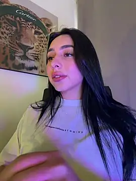 IsabellaNoir  online show from May 4, 9:00 pm
