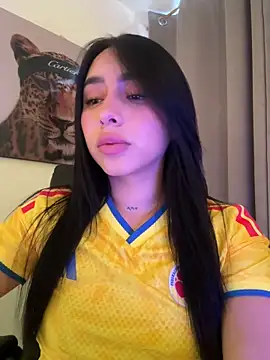 IsabellaNoir  online show from June 11, 9:46 pm