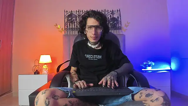 Vergil Noir  online show from May 24, 3:55 am