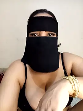 Snapshot of Anaxx_arabHott chatting on April 28, 4:01 pm Anaxx arabHott online show from April 28, 4:01 pm