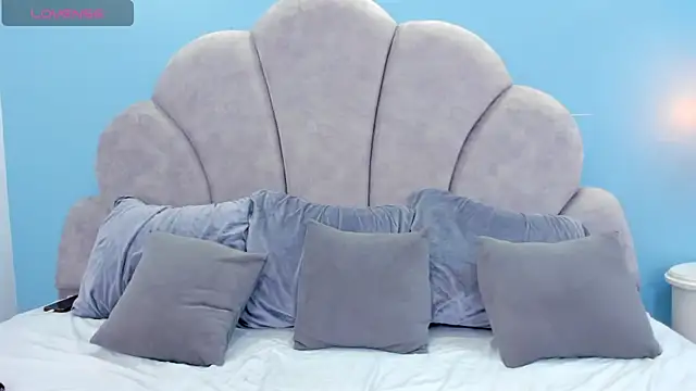 riley dolly online show from June 22, 3:25 am