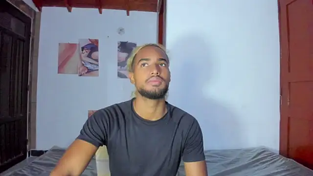 Snapshot of salvatore_amator chatting on June 10, 3:50 am salvatore amator online show from June 10, 3:50 am
