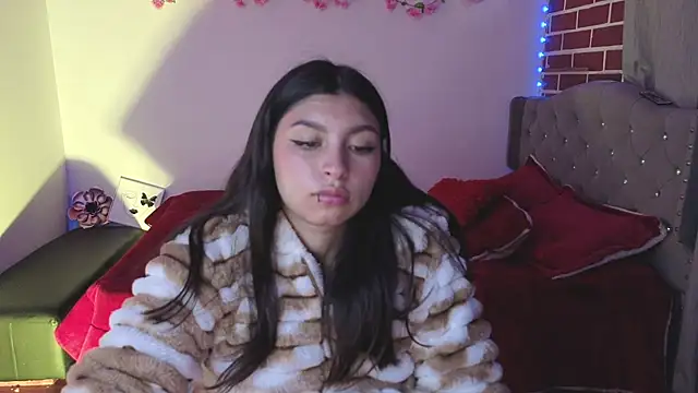 isabella monntolvo online show from May 7, 3:28 pm