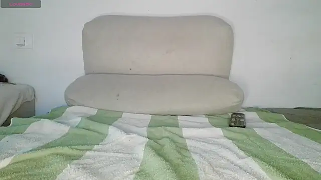 Snapshot of canarito18 chatting on May 2, 6:57 pm canarito18 online show from May 2, 6:57 pm