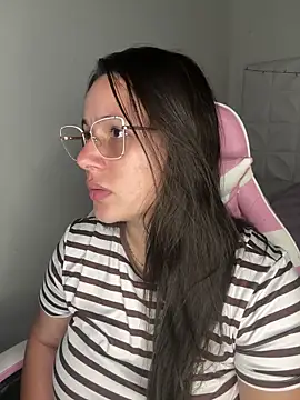 Ivonny Goldie online show from May 11, 9:45 pm