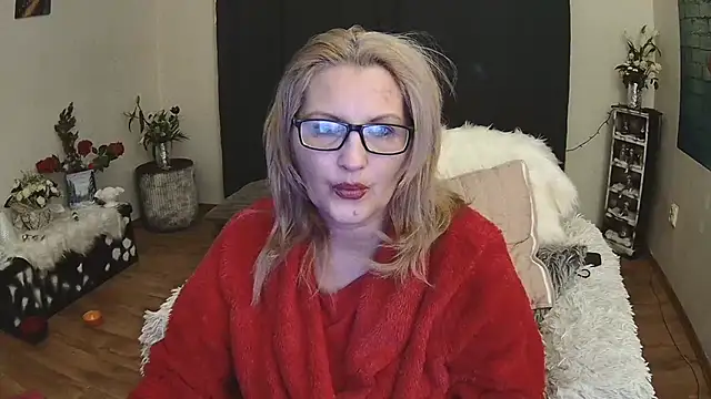 Snapshot of Divineblond chatting on February 8, 2:58 am Divineblond online show from February 8, 2:58 am