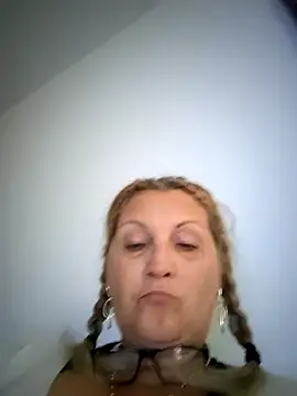 Snapshot of Divineblond chatting on October 9, 2:15 pm Divineblond online show from October 9, 2:15 pm