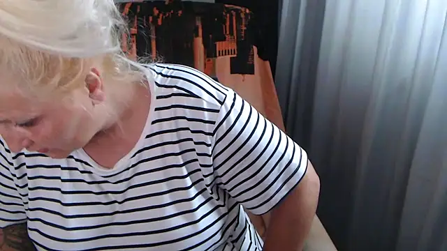 Divineblond online show from June 22, 1:41 pm