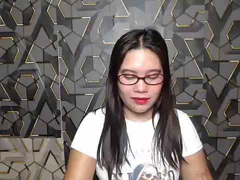 ur prettychelsie online show from June 4, 11:27 am