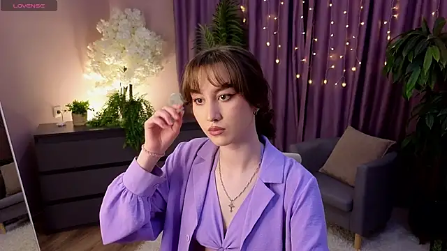 LouiseEvans online show from April 28, 11:37 am