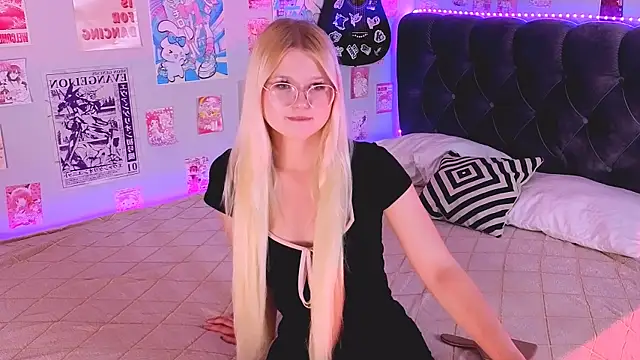 Snapshot of LunariaFox chatting on July 26, 2:46 pm LunariaFox online show from July 26, 2:46 pm
