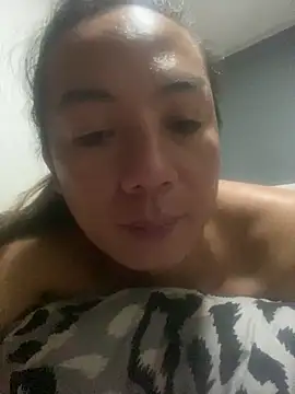 Asian Liezly18 online show from April 22, 3:35 pm