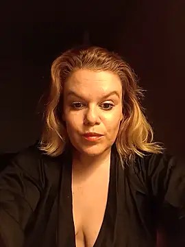 Maryquenn online show from May 16, 6:17 pm