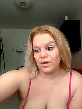 Snapshot of Maryquenn chatting on June 23, 12:25 pm Maryquenn online show from June 23, 12:25 pm