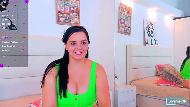 Snapshot of Isabellaa_Reyes chatting on May 19, 12:55 pm Isabellaa Reyes online show from May 19, 12:55 pm