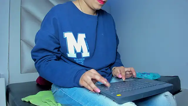 Valentina js online show from June 18, 8:35 pm