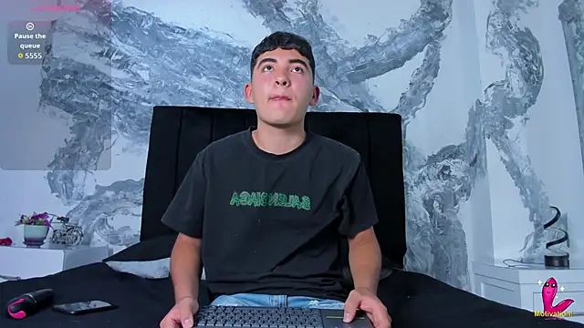 DylanBrownn  online show from April 29, 8:37 pm