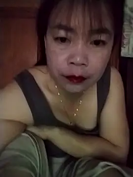 Snapshot of Squirt107 chatting on May 18, 12:18 am Squirt107 online show from May 18, 12:18 am