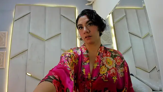 SandyFeral online show from April 24, 4:15 am