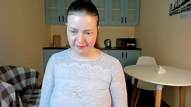 NellieBev online show from May 8, 2:33 pm