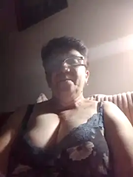 Snapshot of KetQueen101 chatting on June 19, 8:23 pm KetQueen101 online show from June 19, 8:23 pm