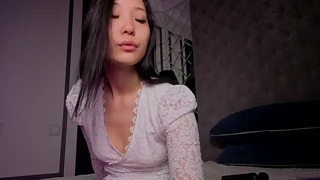 Snapshot of RamonaSpika chatting on June 5, 1:23 am RamonaSpika online show from June 5, 1:23 am