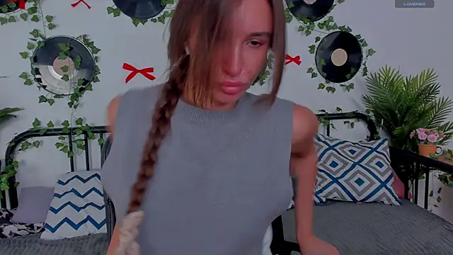 NicoleWells22 online show from June 10, 7:18 am