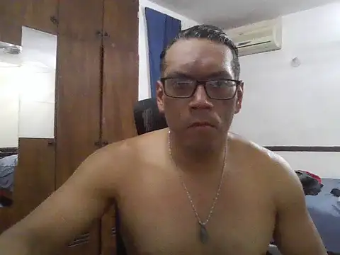 Snapshot of bvllnox chatting on July 13, 4:21 pm bvllnox online show from July 13, 4:21 pm