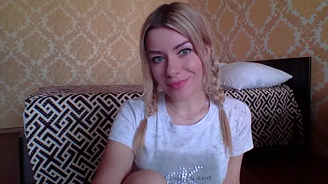 Softy Aura  online show from May 28, 1:19 pm