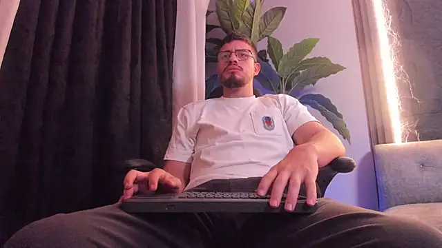 chris gold  online show from April 23, 8:11 pm