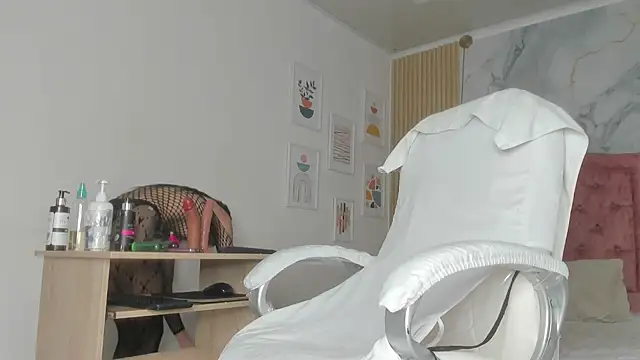 scarletmilzx online show from June 26, 1:04 pm