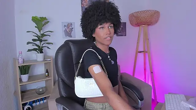 NaomiSaenz  online show from June 23, 9:07 am