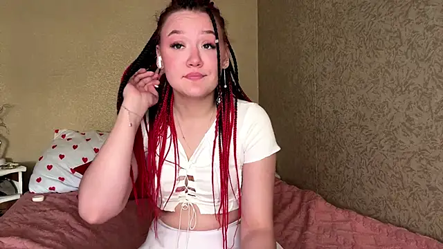 FlameDina online show from May 4, 11:39 am