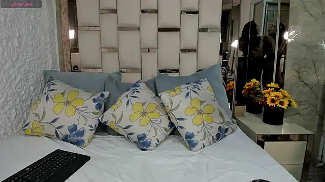 chloe rhoades online show from July 5, 8:05 pm