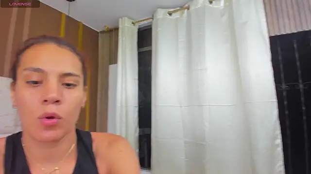 Snapshot of AlahiaEvanz chatting on May 10, 4:50 am AlahiaEvanz online show from May 10, 4:50 am