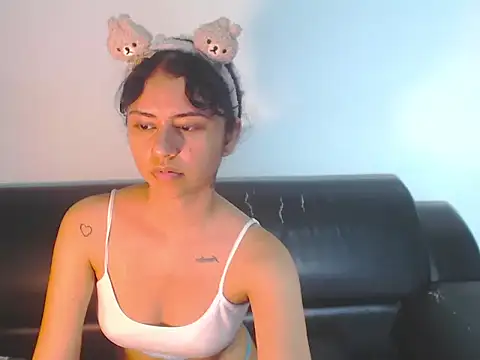 Snapshot of BellaLuxxs chatting on May 16, 12:51 am BellaLuxxs online show from May 16, 12:51 am