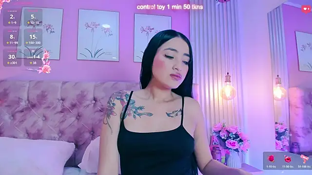 Ariana west  online show from June 3, 1:03 pm