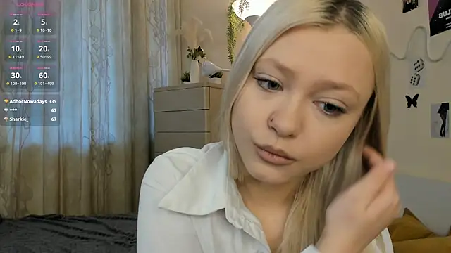 Snapshot of MidnightPoise chatting on May 15, 4:52 am MidnightPoise online show from May 15, 4:52 am