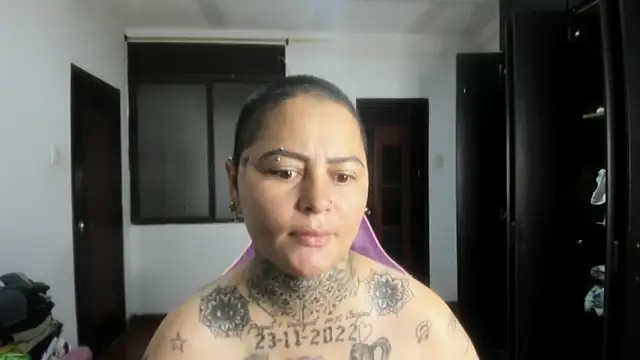 romina23 online show from April 29, 9:32 pm