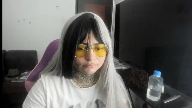 romina23 online show from May 19, 10:27 pm