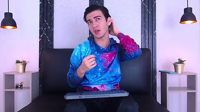 Snapshot of Feiccer_Castquer chatting on April 27, 11:36 pm Feiccer Castquer online show from April 27, 11:36 pm
